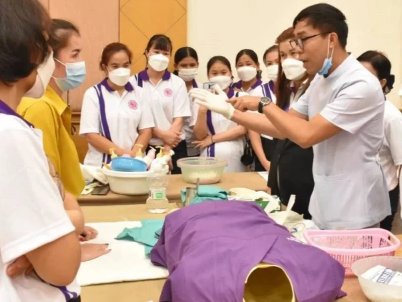 ฝึกอบรมการดูแลผู้สูงอายุโดยวิทยากรและหุ่นเทียม