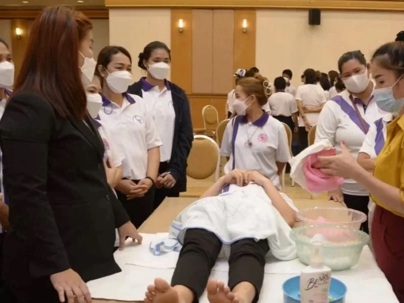 การฝึกอบรมการดูแลผู้สูงอายุด้วยคนจริง